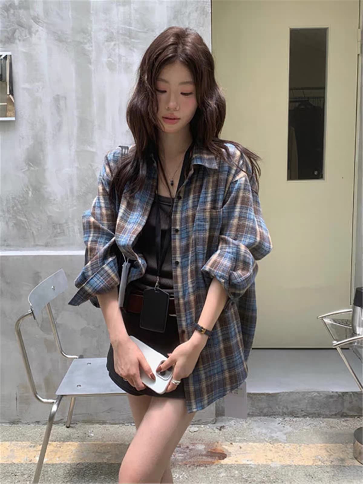 파란색 체크무늬 긴팔 셔츠 가을 새로운 다용도 루즈핏 셔츠 여성 레저 디자인 센스 폴로 칼라 맨위 오픈 가디건 상세 이미지 1