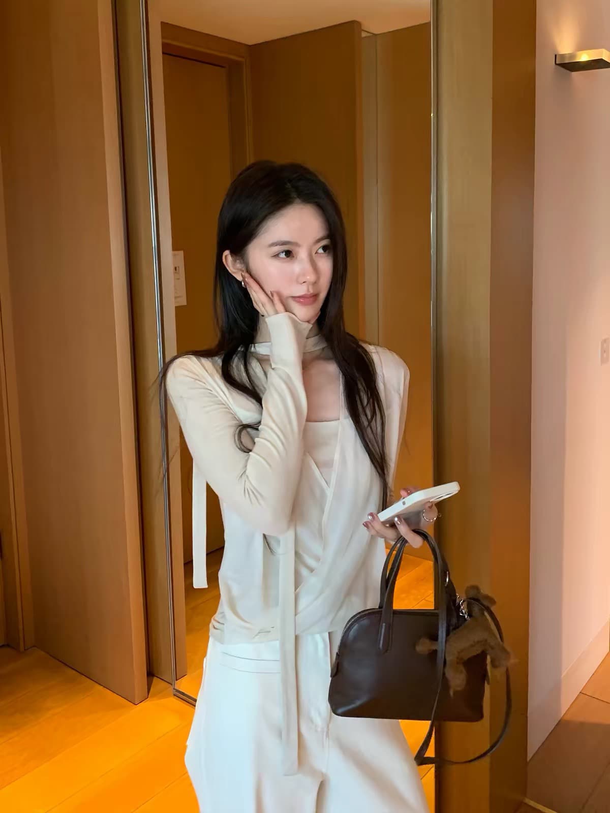 고급 센스 살구 색상 페이크 레이어드 리본 긴팔 티셔츠 여성 가을 고유 한 아름다운 슈퍼 잘 생긴 싱글 착용 작은 셔츠 맨위 이미지 4