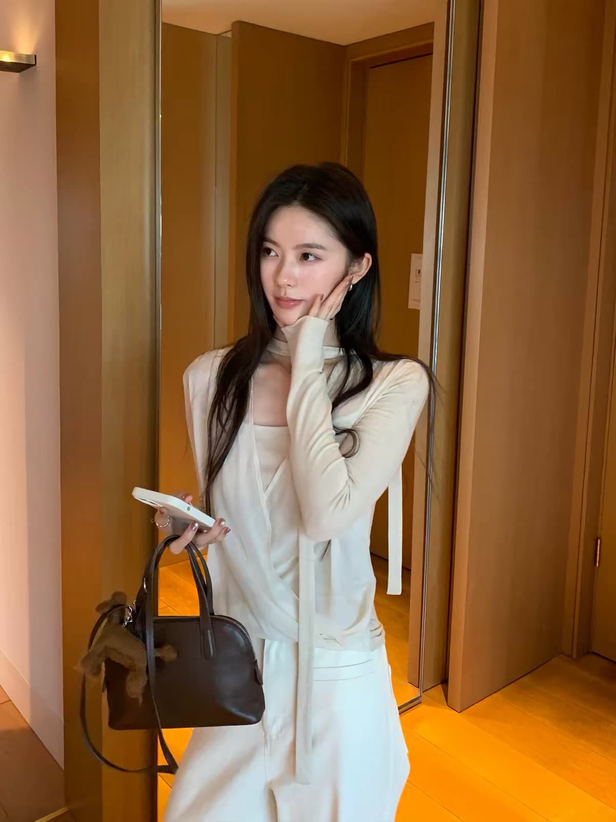 고급 센스 살구 색상 페이크 레이어드 리본 긴팔 티셔츠 여성 가을 고유 한 아름다운 슈퍼 잘 생긴 싱글 착용 작은 셔츠 맨위 상세 이미지 4