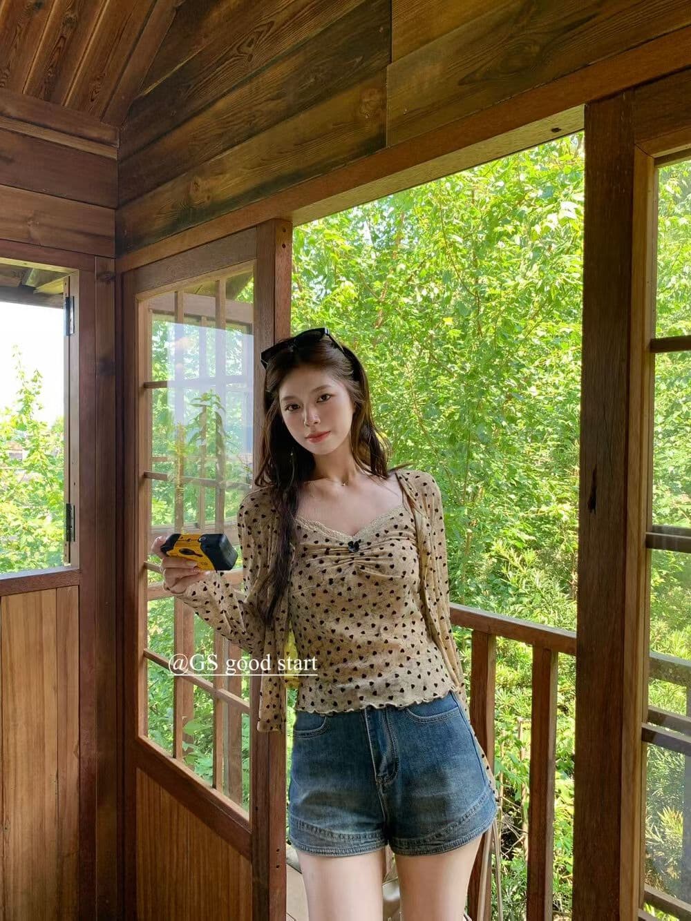 하트 식물 플러시 프린트 투피스 세트 달콤함 한 부서 캐미솔 쇼트 스타일 자외선 차단 오픈 가디건 긴팔 두 조각 여성 세트 상세 이미지 5