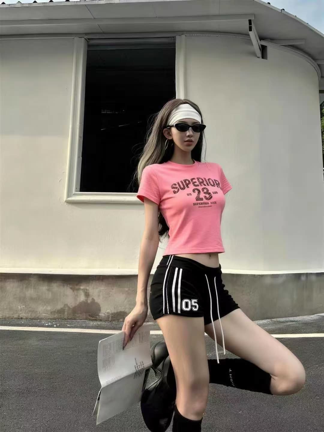 차가운 핫걸 3 차원 프린트 23 한 부서 ootd2026 봄 아모이 ins 트렌디 chic 쇼트 스타일 이슬 허리 티셔츠 패션 상세 이미지 5