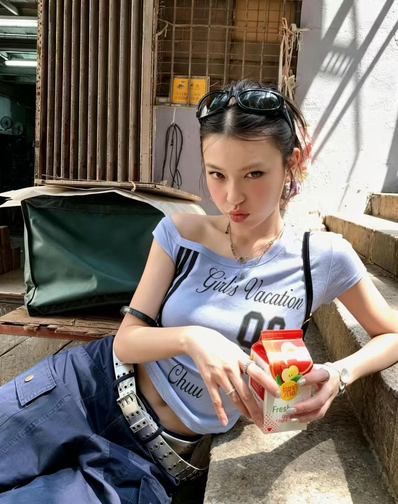 레트로 운동 비스듬한 칼라 오프숄더 한 단어 천년기 2026 봄 아모이 ins 트렌디 패션 쇼트 스타일 08 한일 ootd 셔츠 t 이미지 3