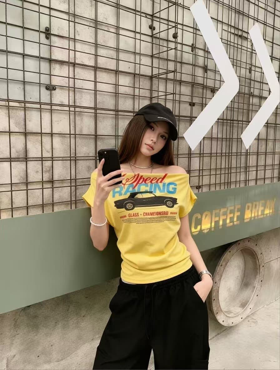 아메리칸 레트로 레이싱 프린트 ins 오프숄더 티셔츠 루즈핏 오프숄더 차가운 핫걸 2026 새로운 슬림해 보이는 한일 ootd 이미지 3