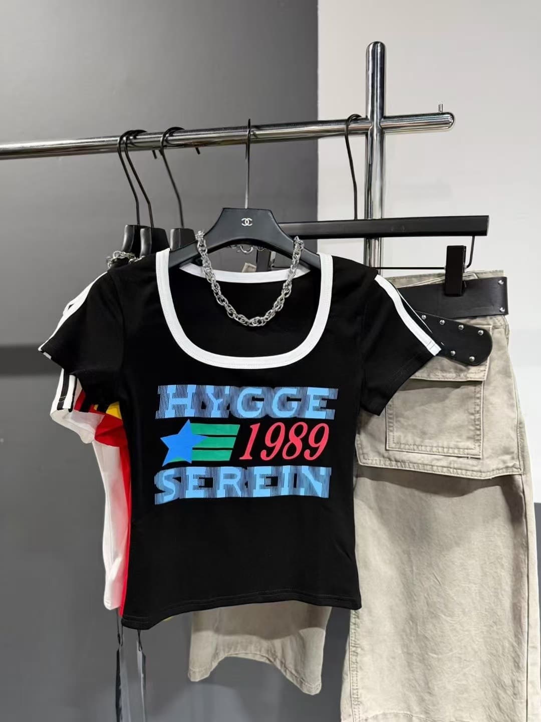 차가운 핫걸 프랑스식 대 u 칼라 배색 알파벳 쇼트 스타일 티셔츠 2026 아모이 ins 트렌디 한일 ootd 록 거리 f 상세 이미지 6