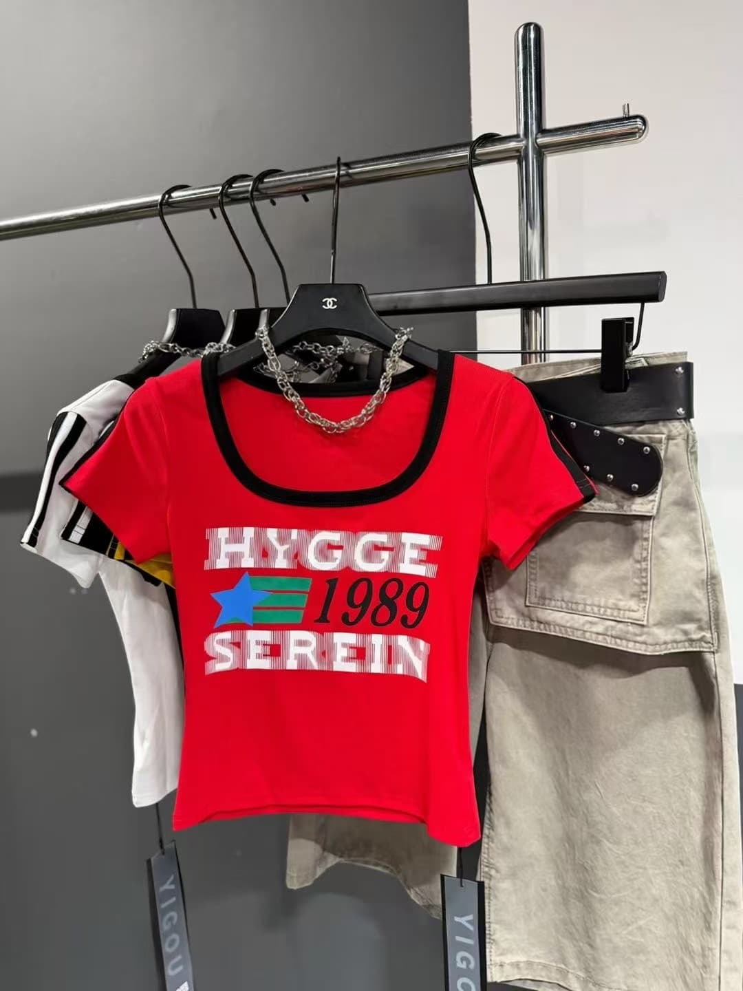 차가운 핫걸 프랑스식 대 u 칼라 배색 알파벳 쇼트 스타일 티셔츠 2026 아모이 ins 트렌디 한일 ootd 록 거리 f 상세 이미지 8