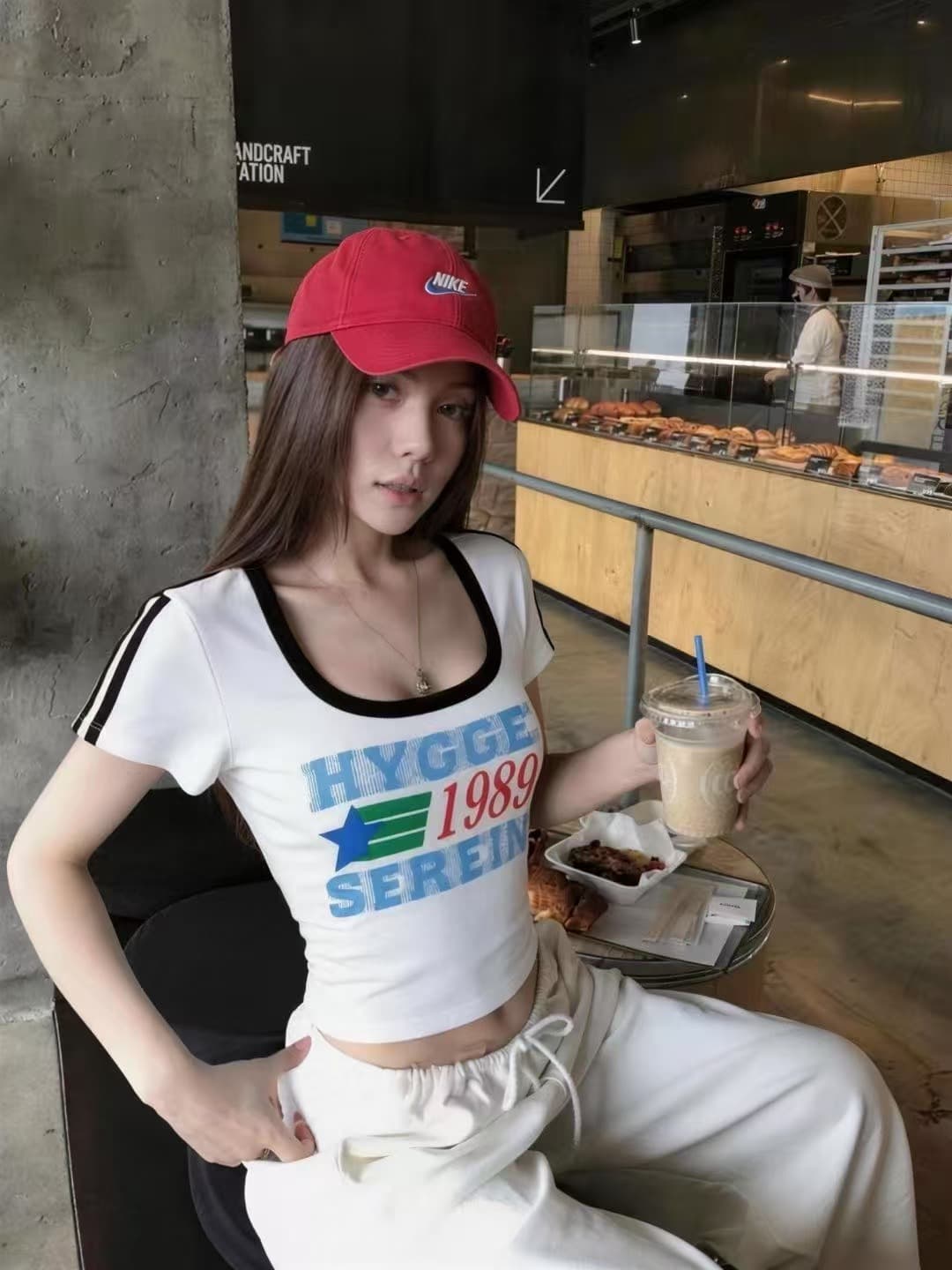 차가운 핫걸 프랑스식 대 u 칼라 배색 알파벳 쇼트 스타일 티셔츠 2026 아모이 ins 트렌디 한일 ootd 록 거리 f 상세 이미지 12