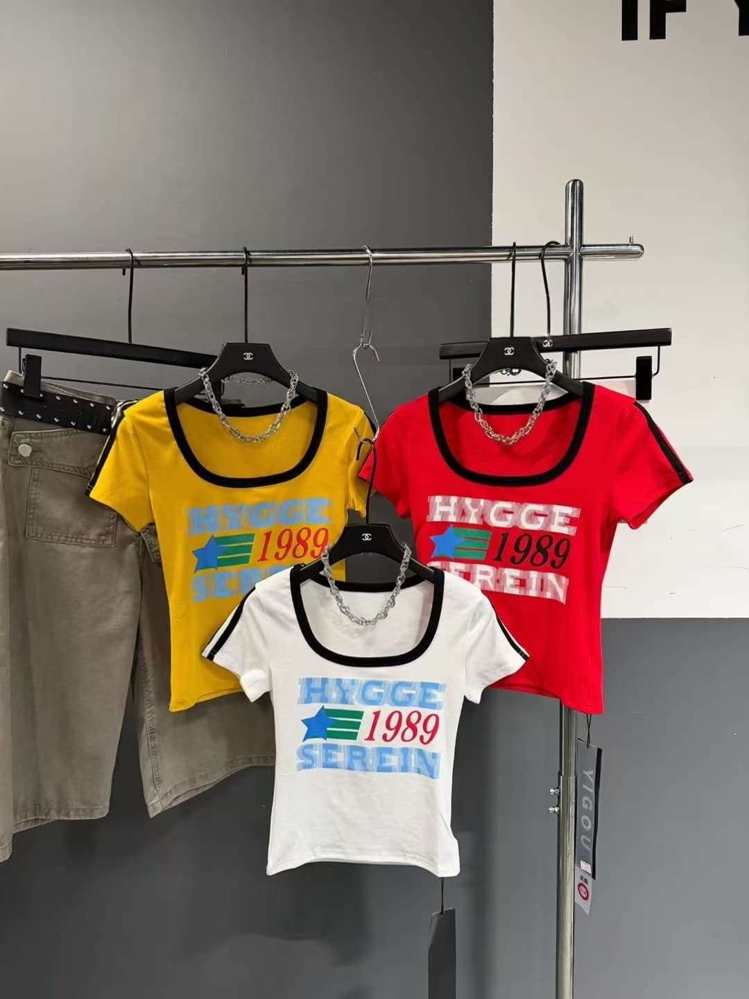 차가운 핫걸 프랑스식 대 u 칼라 배색 알파벳 쇼트 스타일 티셔츠 2026 아모이 ins 트렌디 한일 ootd 록 거리 f 상세 이미지 17