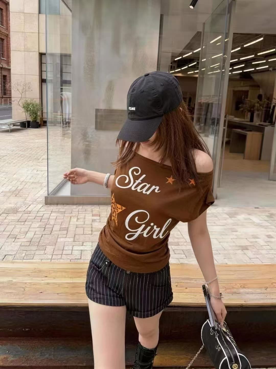 차가운 핫걸 보트넥 오프숄더 순면 티셔츠 2026 아모이 ins 트렌디 한일 ootd 소녀 연령 감소 패션 개성 상세 이미지 8