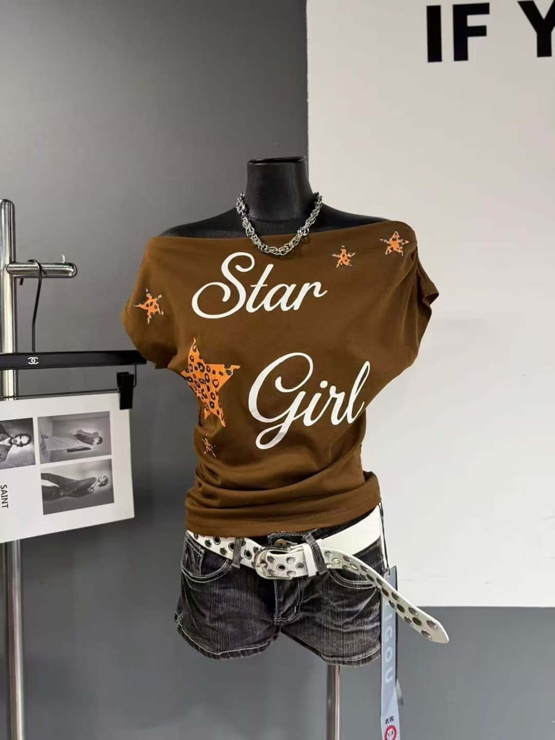 차가운 핫걸 보트넥 오프숄더 순면 티셔츠 2026 아모이 ins 트렌디 한일 ootd 소녀 연령 감소 패션 개성 상세 이미지 17