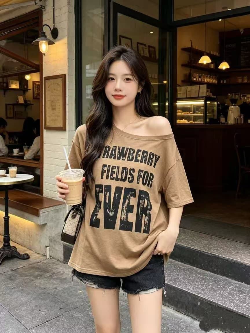차가운 핫걸 보트넥 오프숄더 프린트 2026 아모이 ins 트렌디 한일 ootd 중간 길이 티셔츠 패션 연령 감소 바람의 소리 이미지 2