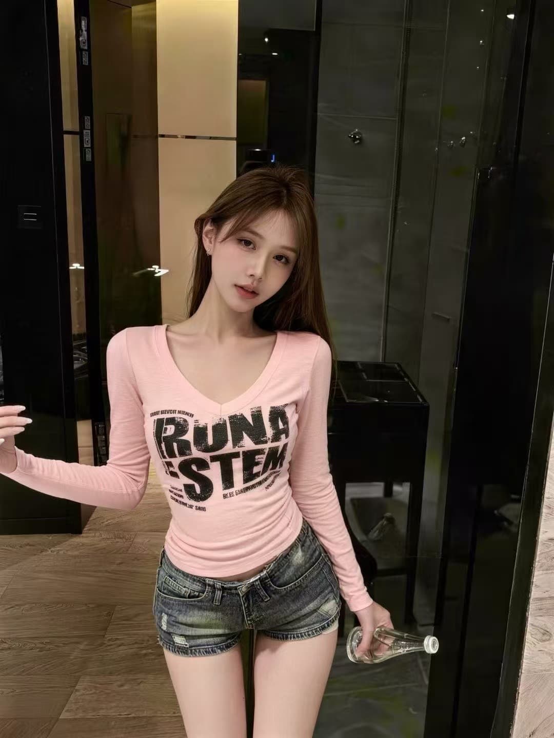 차가운 핫걸 V넥 어깨 패드 몸매 가꾸기 슬림해 보이는 2026 가을 새로운 ins 트렌디 한일 ootd 아메리칸 거리 개성 긴팔 tx 이미지 3