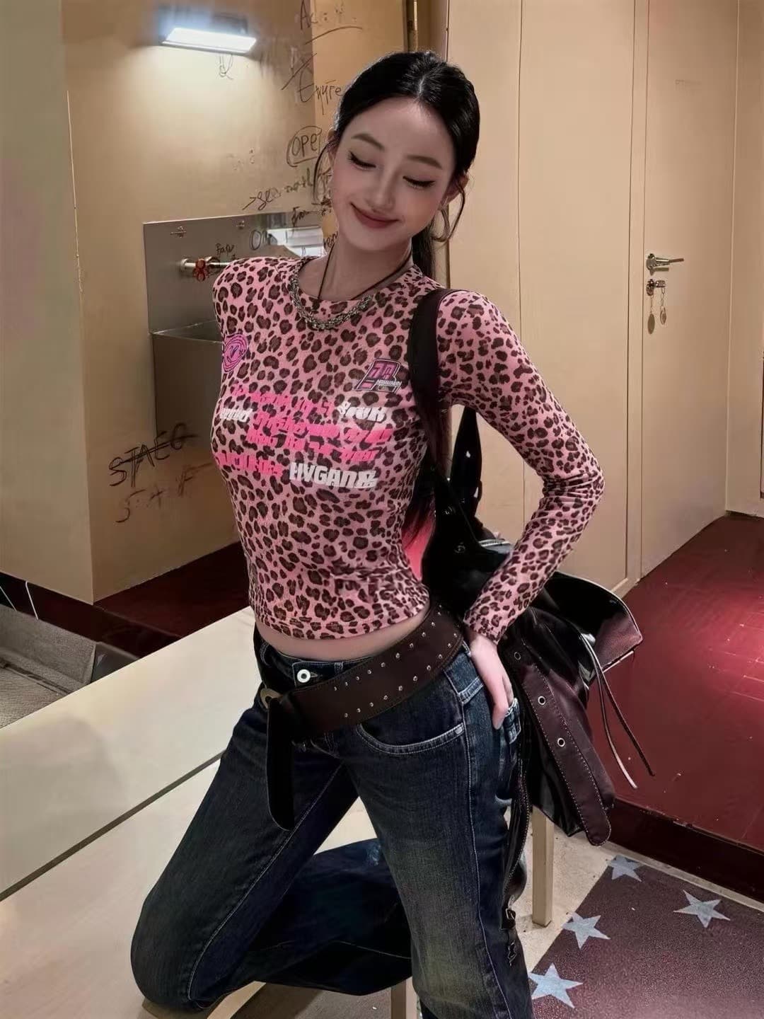 차가운 핫걸 레오파드 무늬 알파벳 긴팔 티셔츠 2026 가을 겨울 새로운 ins 트렌디 패션 아메리칸 거리 개성 록 어깨 패드 상세 이미지 10