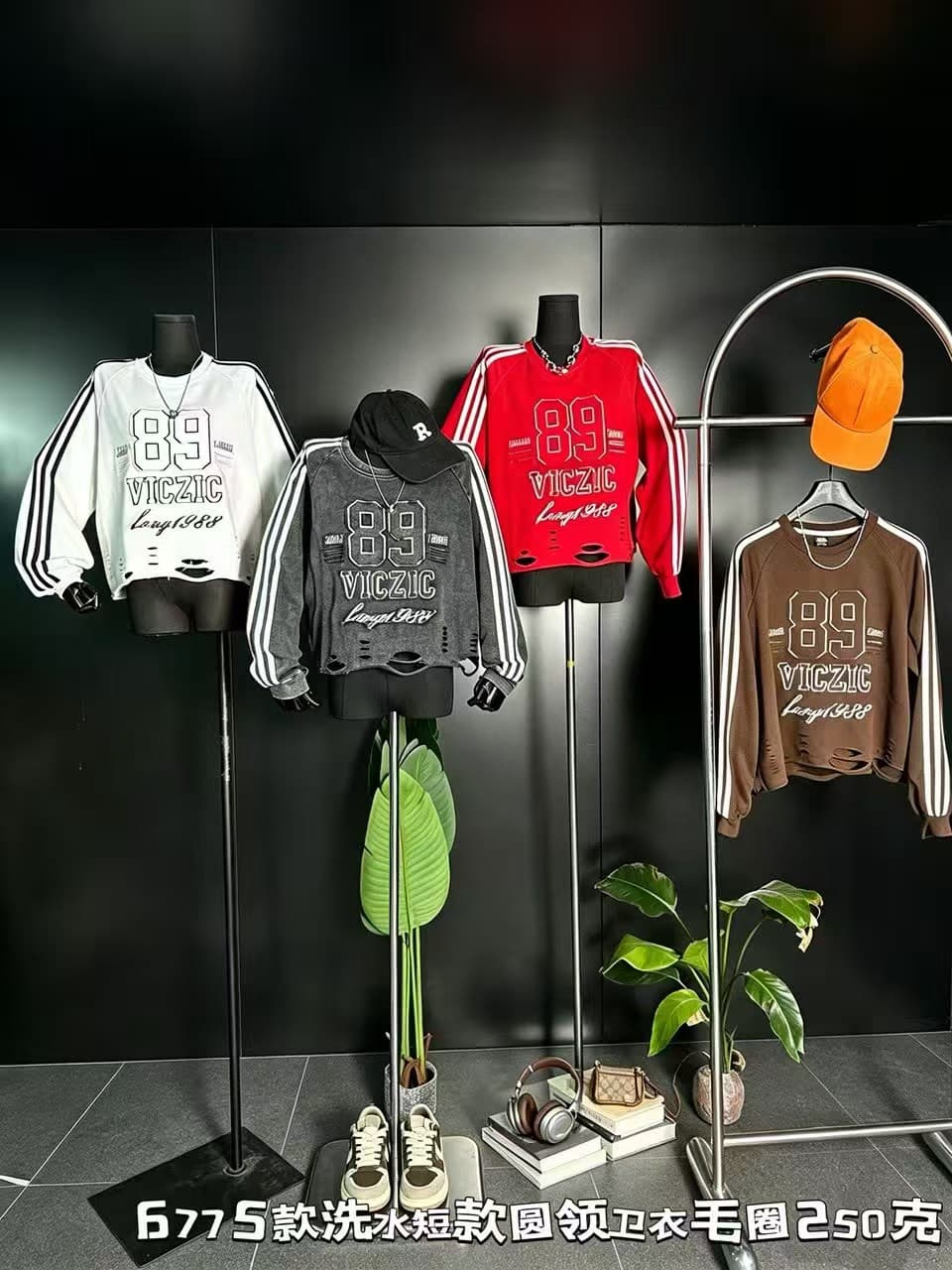 차가운 핫걸 홀로우 아웃 찢어진 부분 숫자 패치 워시 물 털 서클 후드티 2026 가을 겨울 새로운 ins 트렌디 패션 개성 바람의 소리 k 이미지 2