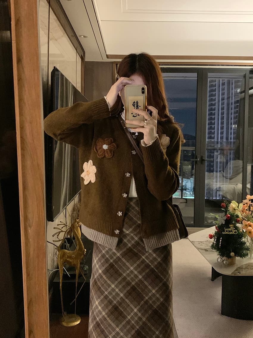 실사 빅 사이즈 가을 스웨터 세트 3 차원 꽃 디자인 센스 니트 오픈 가디건 체크무늬 반신 스커트 투피스 세트 상세 이미지 4