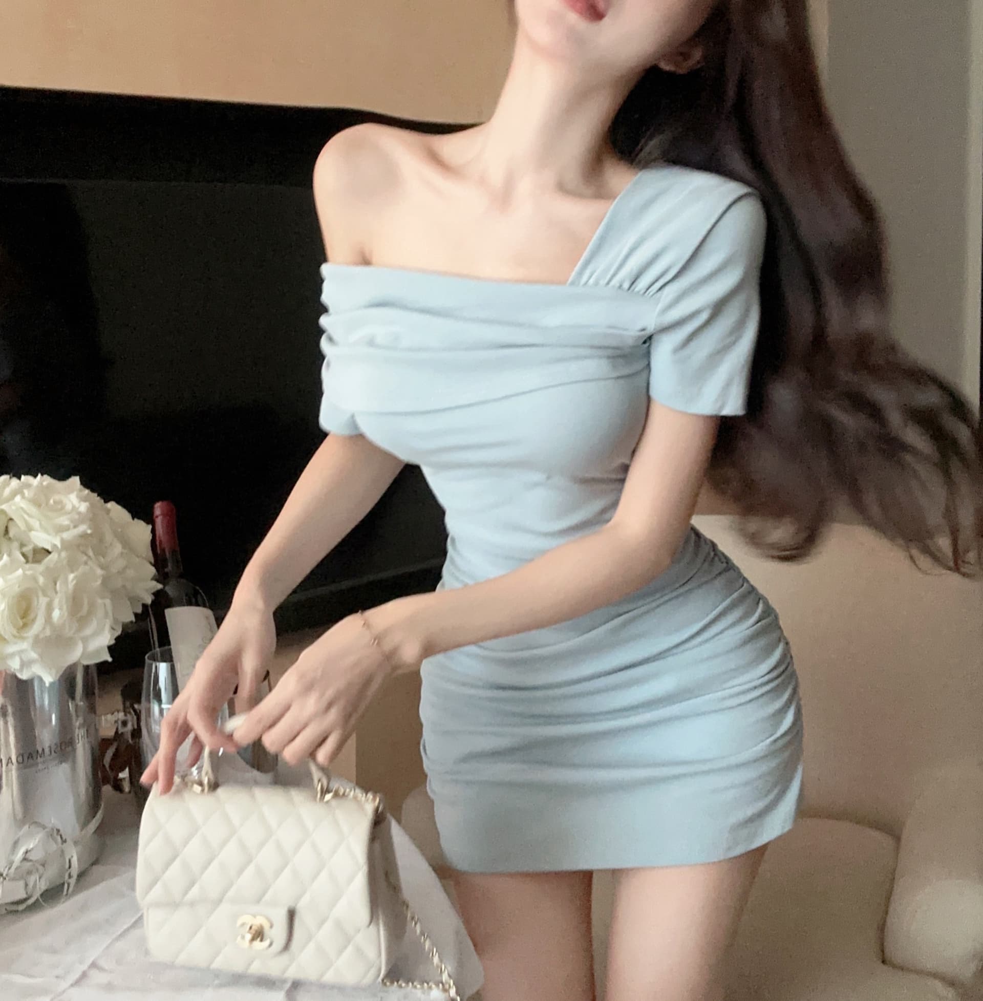 실사 달콤한 매운맛 바람 섹시함 몸매 가꾸기 보트넥 오프숄더 드레스 미니멀리즘 캐주얼 이미지 2