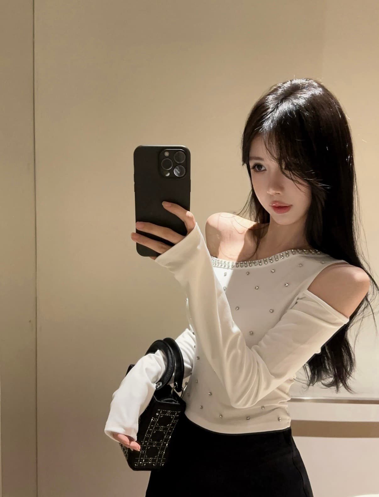 실사 핫걸 품격 섹시함 화이트 비스듬한 어깨 무거운 작업 다이아몬드 세팅 긴팔 티셔츠 여성 몸매 가꾸기 슬림해 보이는 고급 센스 맨위 상세 이미지 6