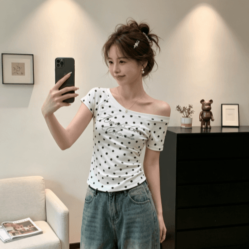 핫픽스 한 부서 도트 무늬 배색 긍정적 인 어깨 반팔 티셔츠 여름 디자인 센스 몸매 가꾸기 슬림해 보이는 쇼트 스타일 맨위 상세 이미지 4