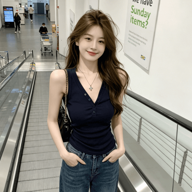 몸매 가꾸기 디자인 센스 작은 대중 민소매 맨위 2026 새로운 프랑스식 핫걸 V넥 단추 캐미솔 이미지 4