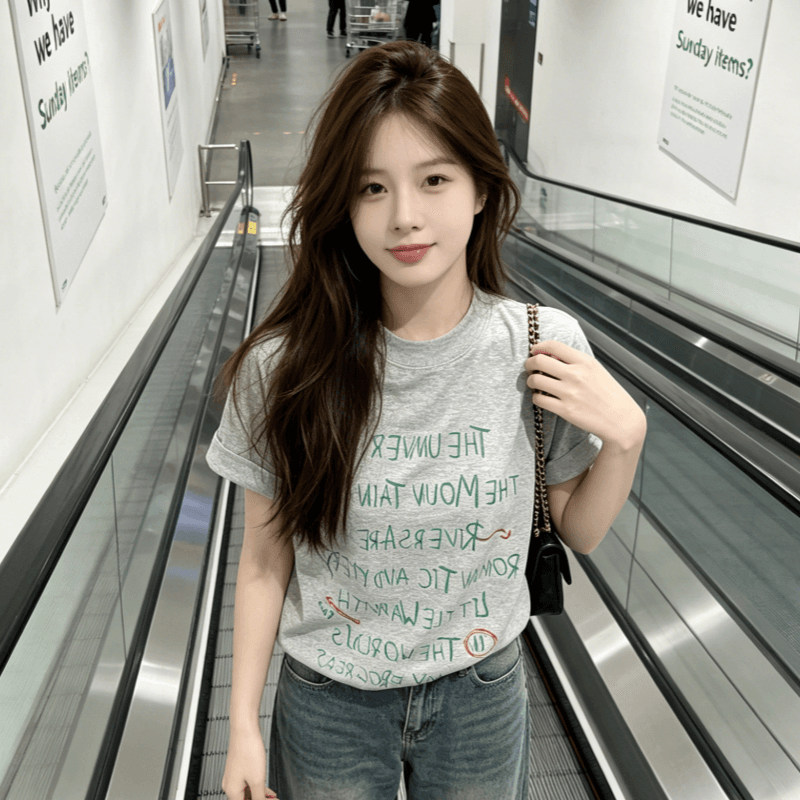 2026 여름 새로운 아메리칸 레트로 낙서 알파벳 프린트 긍정적 인 어깨 반팔 티셔츠 여성 여름 루즈핏 맨위 상세 이미지 7