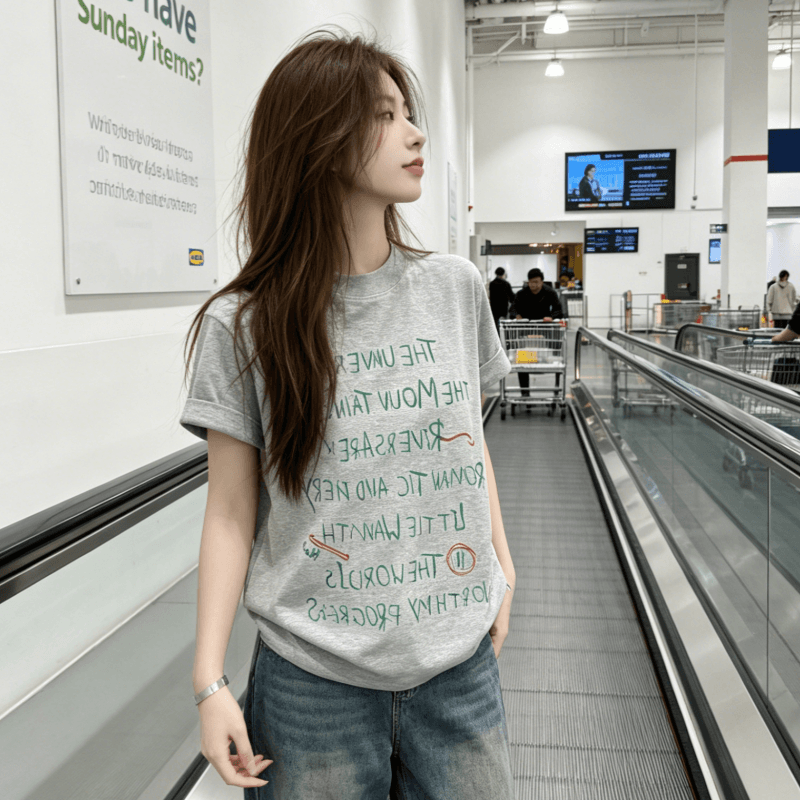 2026 여름 새로운 아메리칸 레트로 낙서 알파벳 프린트 긍정적 인 어깨 반팔 티셔츠 여성 여름 루즈핏 맨위 상세 이미지 8