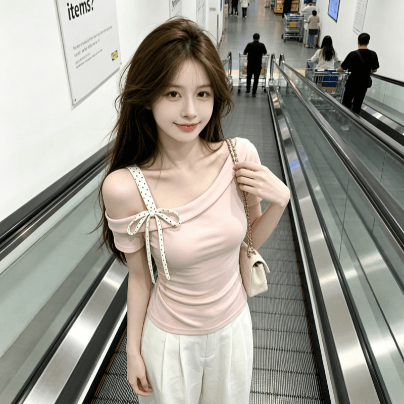 한 부서 비스듬한 어깨 나비 매듭 슬립 반팔 티셔츠 여성 싱글 측면 오프숄더 주름 허리 수축 순수한 욕망 바람 쇼트 스타일 맨위