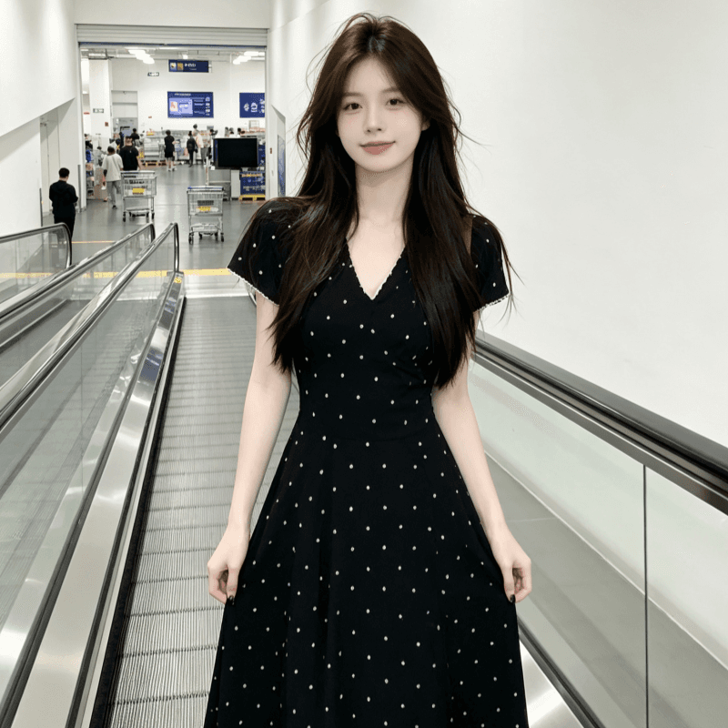 프랑스식 도트 무늬 반팔 화이트 여성 드레스 여름 2026 새로운 작은 키 디자인 센스 품격 길다 치마