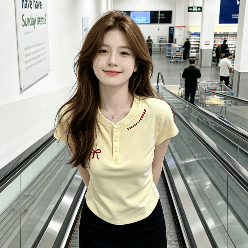 초여름 아름다운 자이언트 잘 생긴 ~ 중 반팔 티셔츠 여성 2026 새로운 작은 대중 디자인 센스 고유 한 아름다운 긍정적 인 어깨 의류