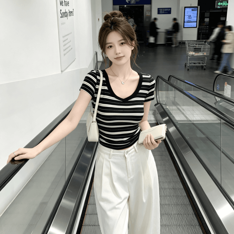아메리칸 레트로 스타일 스트라이프 V넥 반팔 티셔츠 여성 여름 패션 몸매 가꾸기 슬림해 보이는 핫걸 맨위 이미지 4