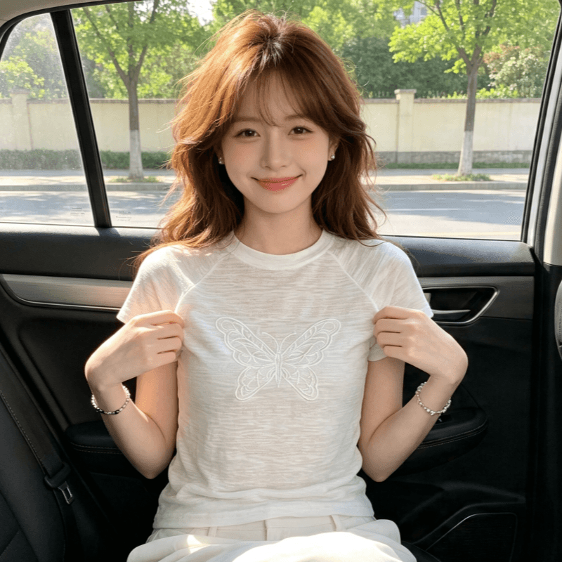 자카드 한 부서 화이트 나비 자수 긍정적 인 어깨 반팔 티셔츠 여성 여름 디자인 센스 몸매 가꾸기 슬림해 보이는 맨위 이미지 3