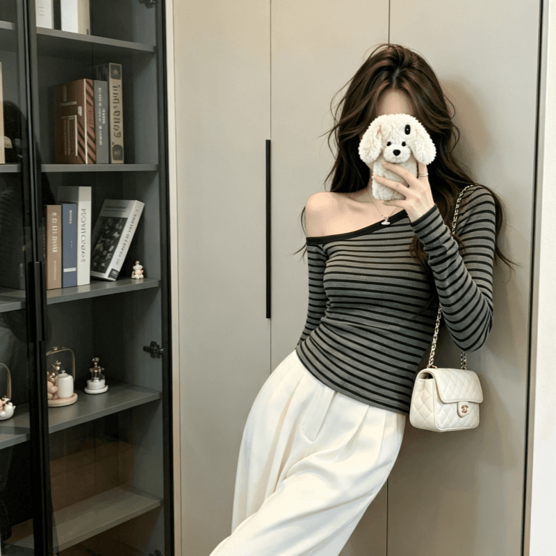 실사 순수한 욕망 비스듬한 어깨 섹시함 스트라이프 오프숄더 긴팔 티셔츠 여성 이른 가을 디자인 센스 작은 대중 몸매 가꾸기 만나는 맨위 상세 이미지 4
