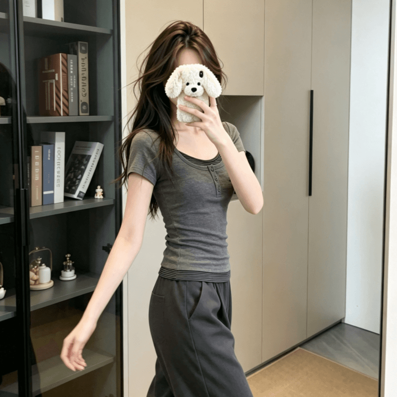 실사 반팔 티셔츠 여성 의류 여름 새로운 디자인 센스 몸매 가꾸기 스트라이프 페이크 레이어드 한 부서 라운드 넥 맨위 상세 이미지 2
