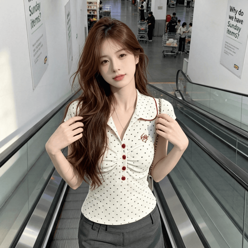 실사 반팔 티셔츠 여성 의류 여름 새로운 쇼트 스타일 몸매 가꾸기 슬림해 보이는 트렌디 도트 무늬 디자인 센스 POLO 칼라 맨위
