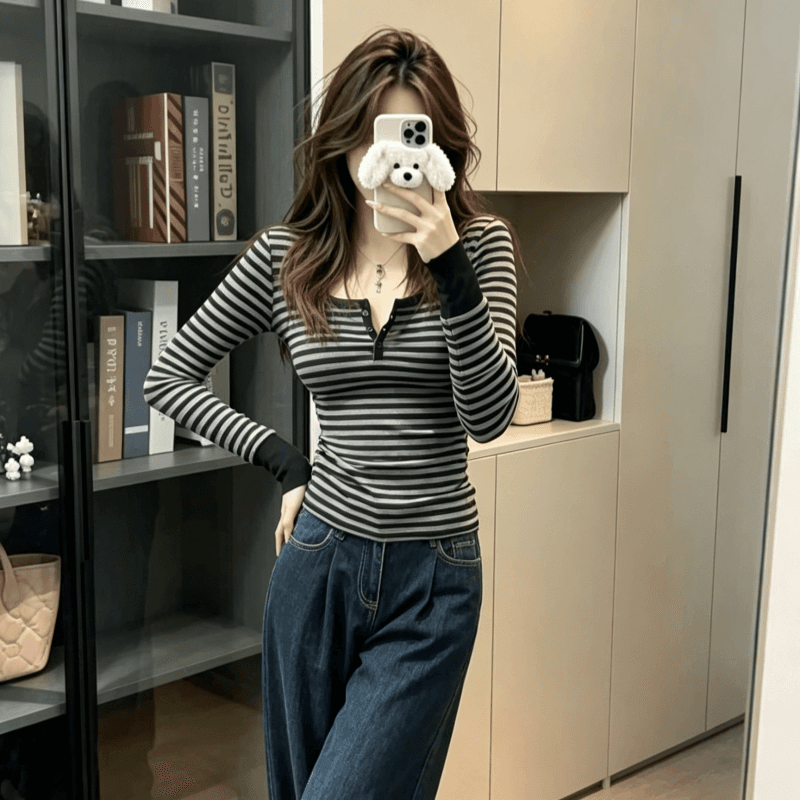 실사 긴팔 티셔츠 기본 셔츠 여성 봄 가을 얇은 새로운 아메리칸 스트라이프 긍정적 인 어깨 몸매 가꾸기 단추 u 칼라 맨위 상세 이미지 2