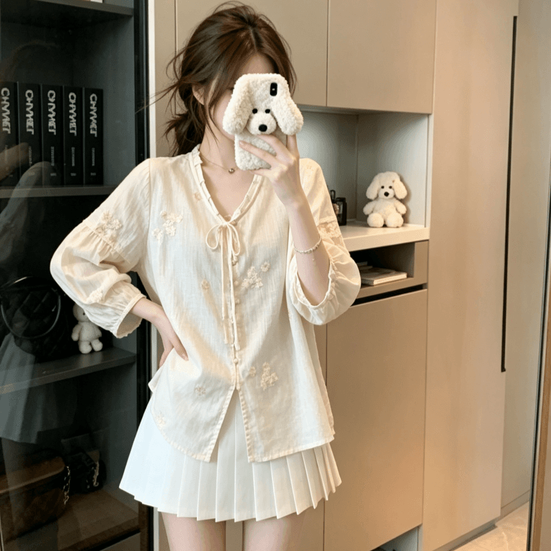 실사 순면 루즈핏 파란색 V넥 레이스업 긴팔 여성 셔츠 자수 맨위 연령 감소 신선함 부드러운 바람 여성 의류 상세 이미지 1