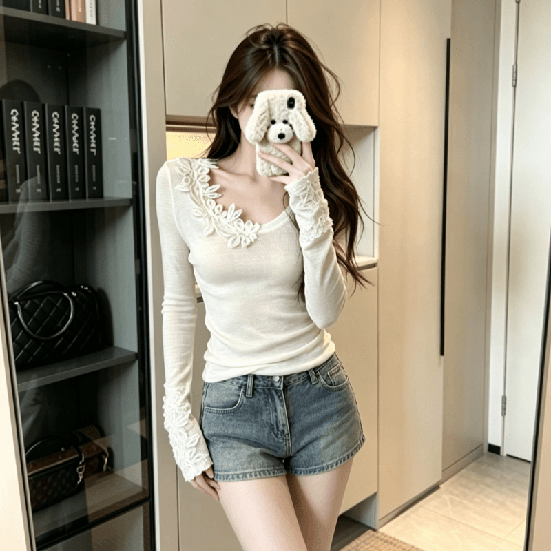 실사 긴팔 티셔츠 기본 셔츠 여성 봄 가을 얇은 스타일 몸매 가꾸기 레이스 자수 단색 한국 스타일 라운드 넥 맨위 상세 이미지 4