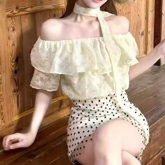 주문 재고 있음 패션 품격 단색 반팔 셔츠 여름 새로운 프랑스식 프릴 오프숄더 자카드 맨위 트렌디 이미지 3