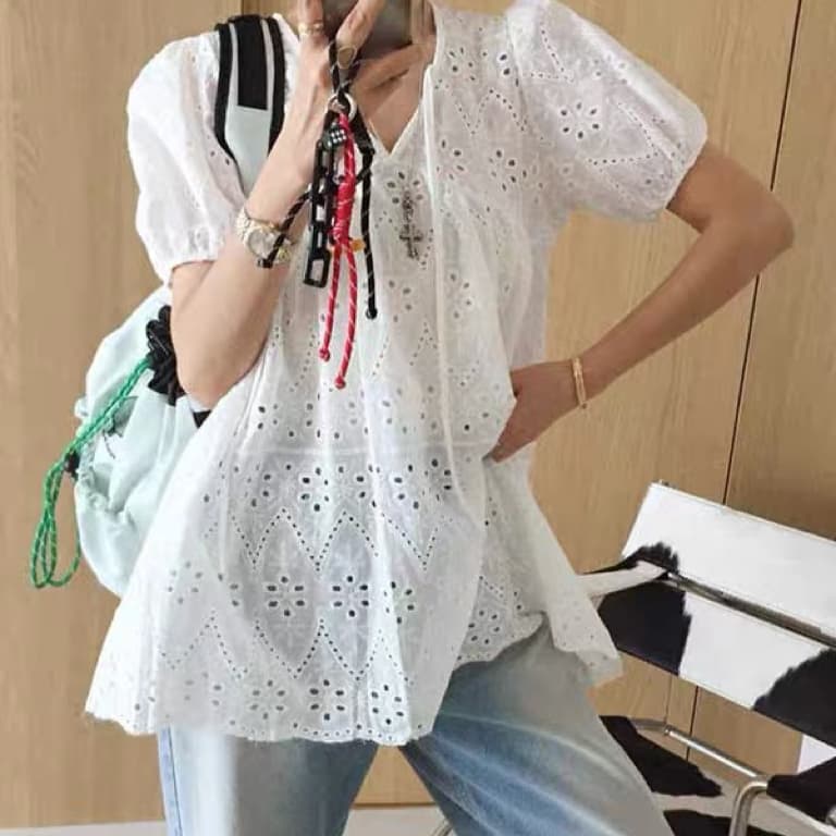주문 재고 있음 한 부서 화이트 디자인 센스 홀로우 아웃 레이스 맨위 여성 여름 루즈핏 반팔 셔츠 거품 소매 셔츠