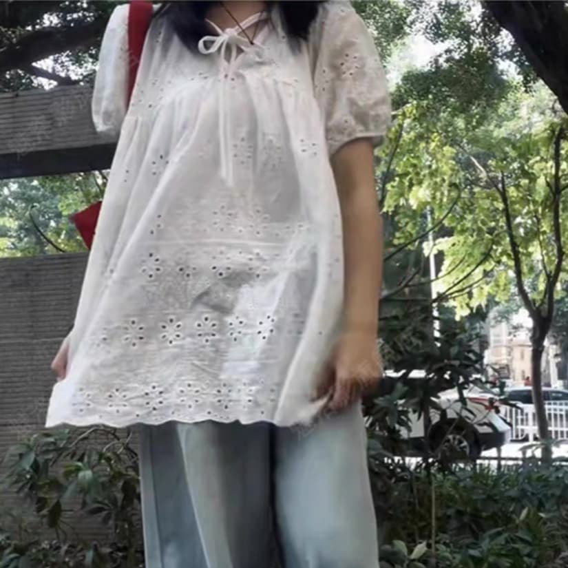 주문 재고 있음 한 부서 화이트 디자인 센스 홀로우 아웃 레이스 맨위 여성 여름 루즈핏 반팔 셔츠 거품 소매 셔츠 상세 이미지 2