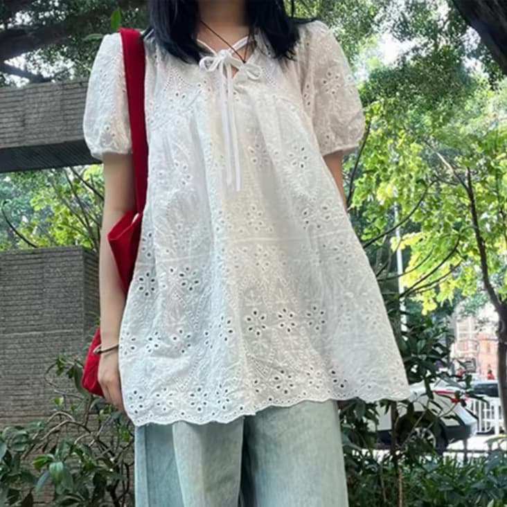주문 재고 있음 한 부서 화이트 디자인 센스 홀로우 아웃 레이스 맨위 여성 여름 루즈핏 반팔 셔츠 거품 소매 셔츠 상세 이미지 3