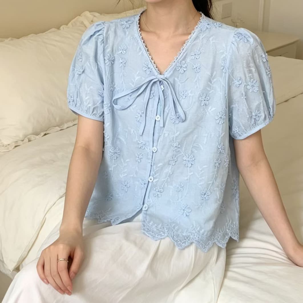 주문 재고 있음 여름 새로운 자수 꽃 맨위 레이스업 한 부서 부드러운 패션 루즈핏 슬림해 보이는 반팔 셔츠 상세 이미지 6