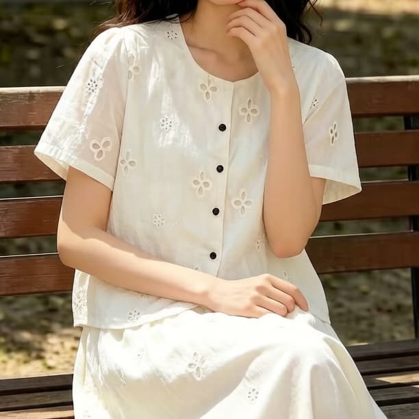 주문 재고 있음 프랑스식 홀로우 아웃 자수 반팔 여성 셔츠 여름 디자인 센스 품격 연령 감소 슬림해 보이는 맨위 상세 이미지 2