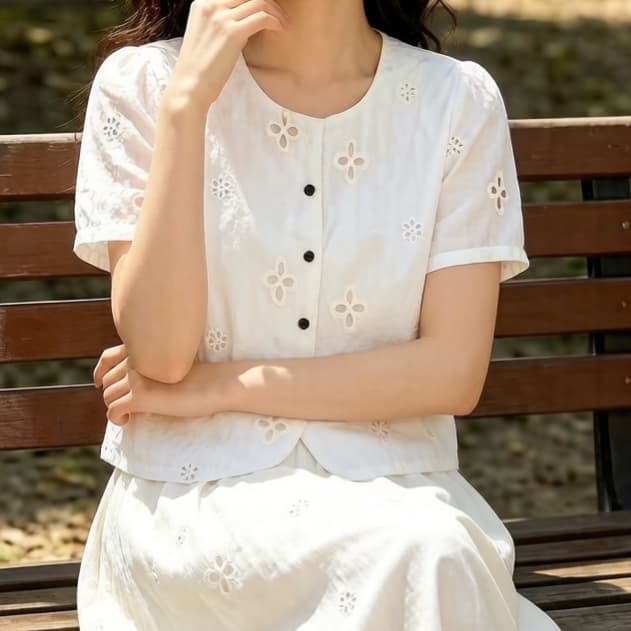 주문 재고 있음 프랑스식 홀로우 아웃 자수 반팔 여성 셔츠 여름 디자인 센스 품격 연령 감소 슬림해 보이는 맨위 상세 이미지 4
