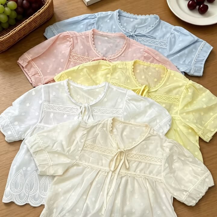 주문 재고 있음 자수 꽃 홀로우 아웃 라운드 넥 거품 소매 여성 셔츠 여름 새로운 나비 넥타이 반팔 맨위 상세 이미지 1