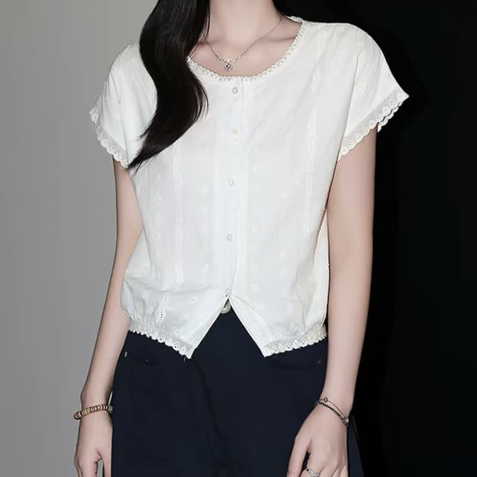 주문 재고 있음 프랑스식 화이트 홀로우 아웃 루즈핏 반팔 여성 셔츠 여름 한 부서 레이스 라운드 넥 작은 셔츠 맨위 이미지 2