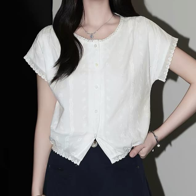 주문 재고 있음 프랑스식 화이트 홀로우 아웃 루즈핏 반팔 여성 셔츠 여름 한 부서 레이스 라운드 넥 작은 셔츠 맨위 상세 이미지 4