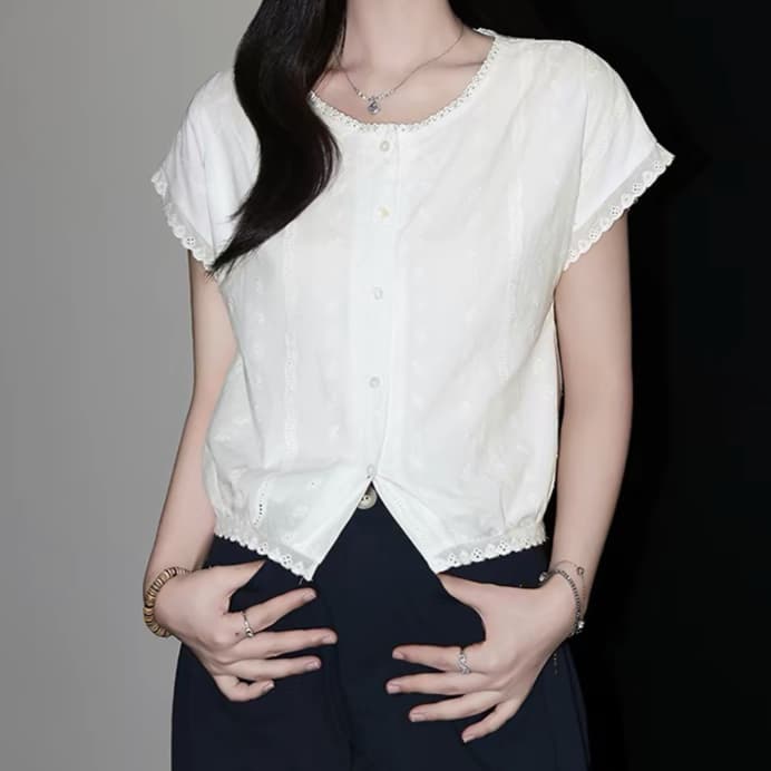 주문 재고 있음 프랑스식 화이트 홀로우 아웃 루즈핏 반팔 여성 셔츠 여름 한 부서 레이스 라운드 넥 작은 셔츠 맨위 상세 이미지 7