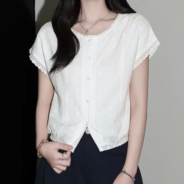 주문 재고 있음 프랑스식 화이트 홀로우 아웃 루즈핏 반팔 여성 셔츠 여름 한 부서 레이스 라운드 넥 작은 셔츠 맨위 상세 이미지 8