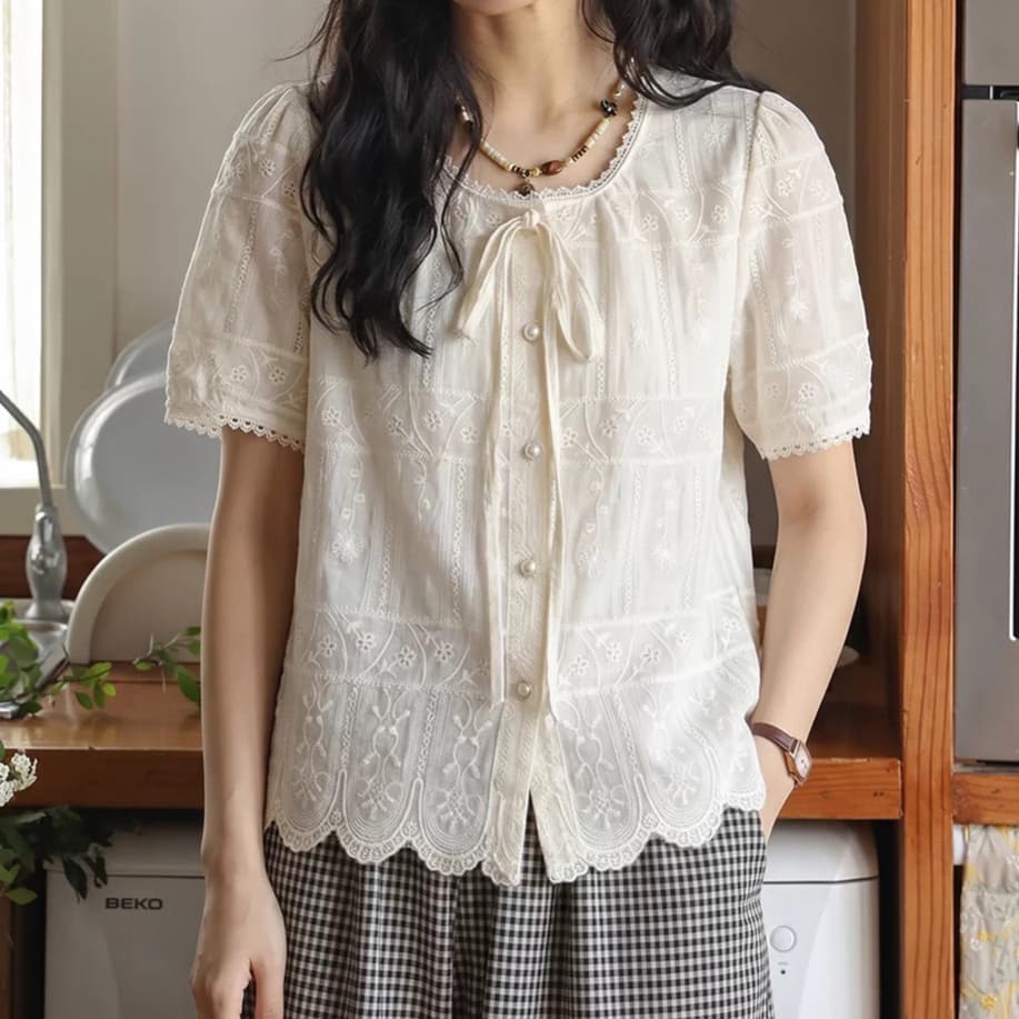 주문 재고 있음 프랑스식 낭만주의 레이스 레이스 반팔 여성 셔츠 여름 나비 넥타이 라운드 넥 Chic 맨위