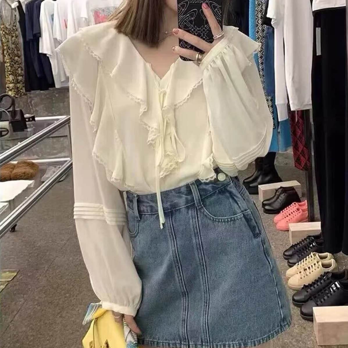 재고 있음 프랑스식 V넥 Chic 긴팔 여성 셔츠 작은 키 새로운 디자인 센스 작은 대중 품격 프릴 맨위