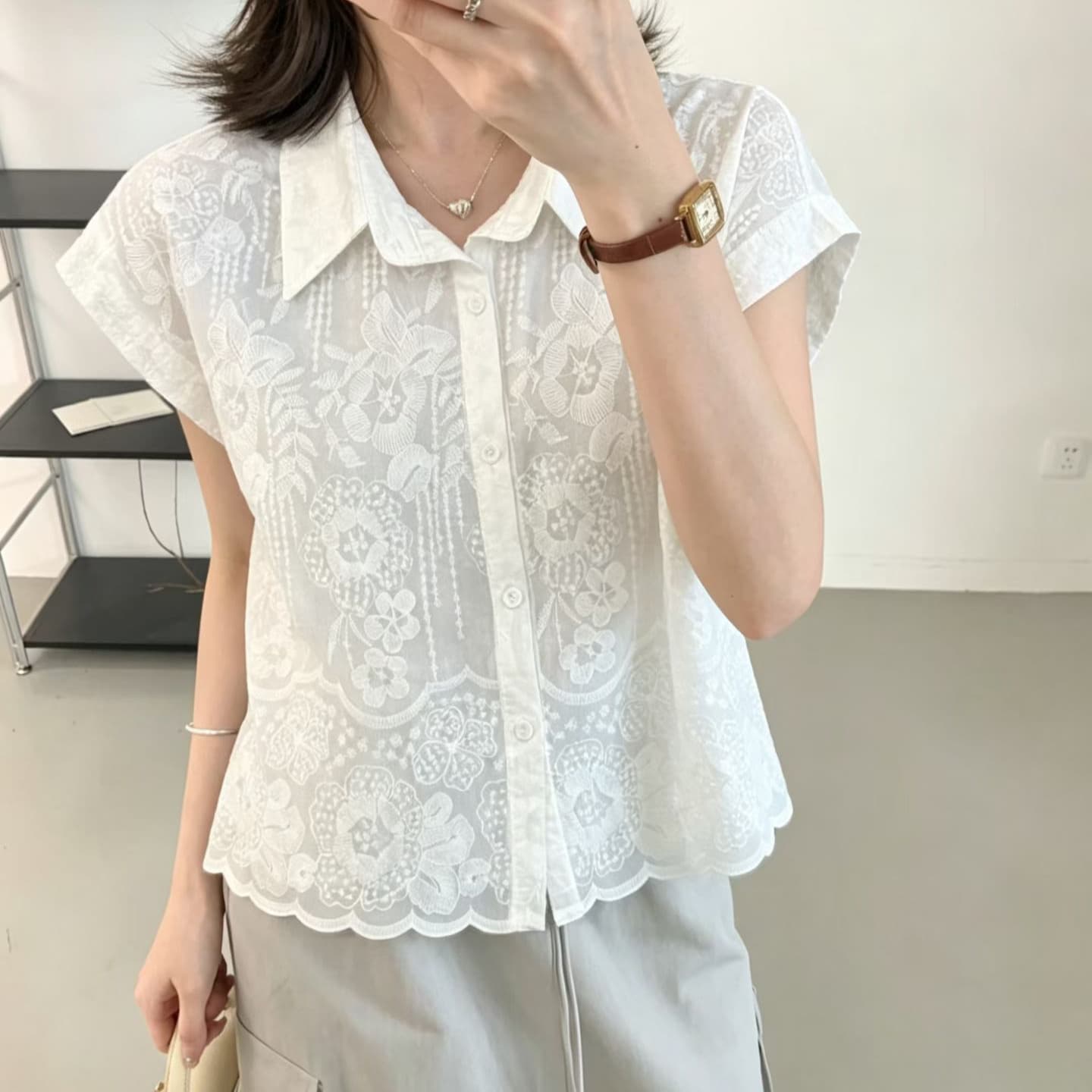 재고 있음 유럽 상품 폴로 칼라 홀로우 아웃 자수 민소매 티셔츠 여성 여름 패션 다용도 루즈핏 캐주얼 맨위 트렌디 상세 이미지 6